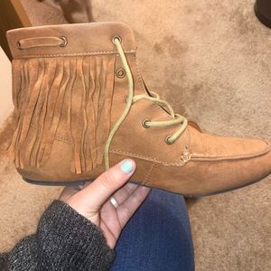 Size 7 brown moccasin boots